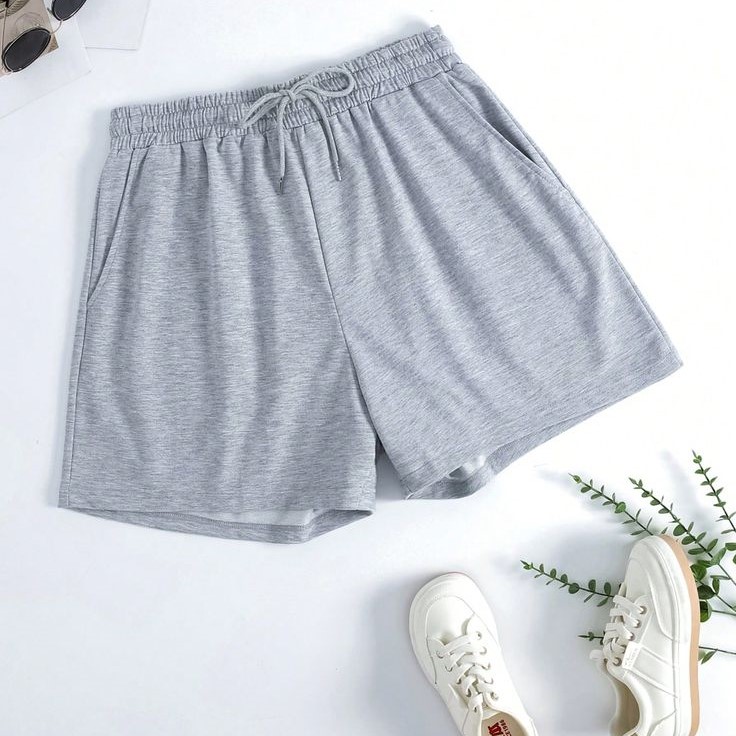 grey shorts outfit